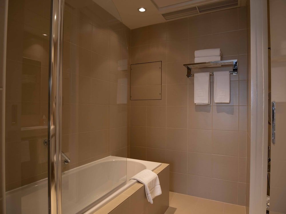 Deep Soaking Bathtub