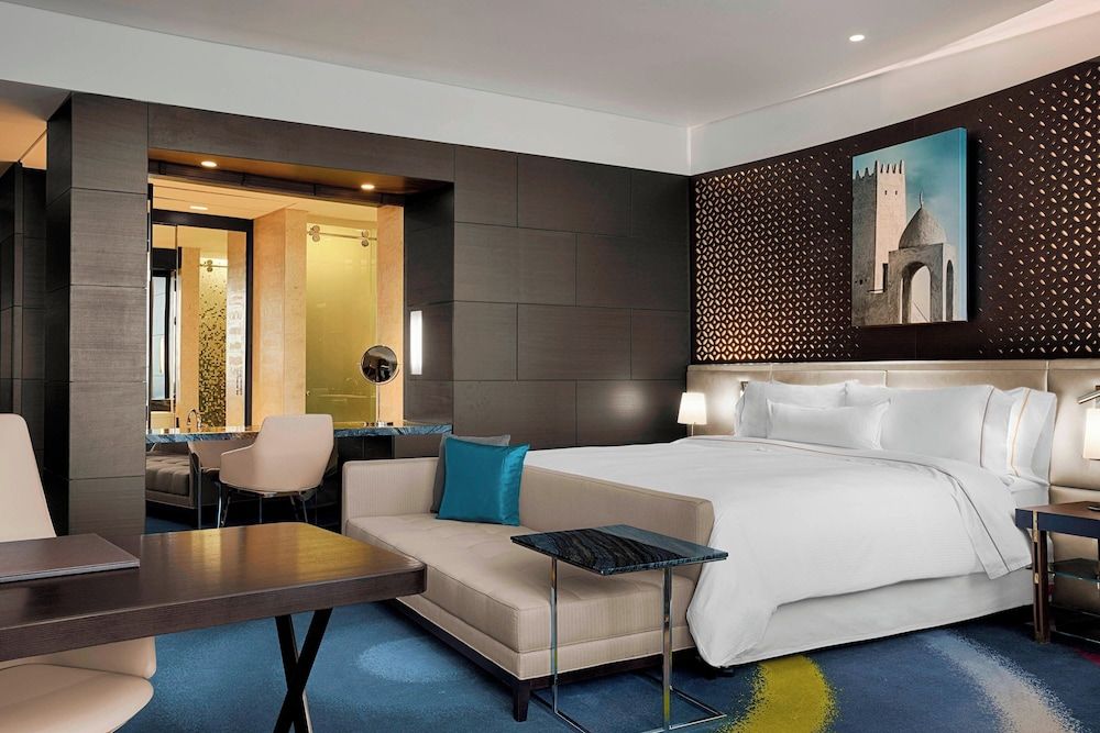 The Westin Doha Hotel & Spa Deluxe Room, 1 King Bed, Smoking, City View 3