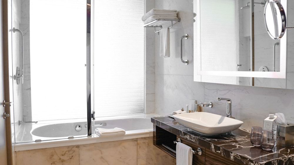 undefined Millennium Plaza Doha 8