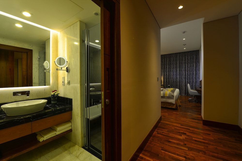 The Avenue Hotel Deluxe Double Room, 1 Bedroom 7