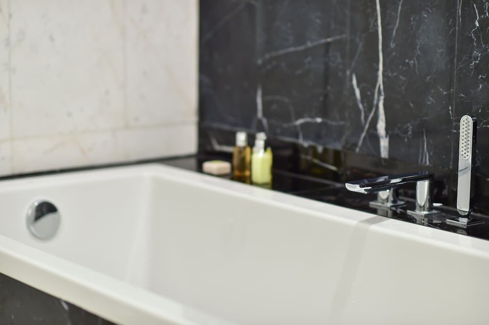 The Avenue Hotel Deluxe Double Room, 1 Bedroom 6