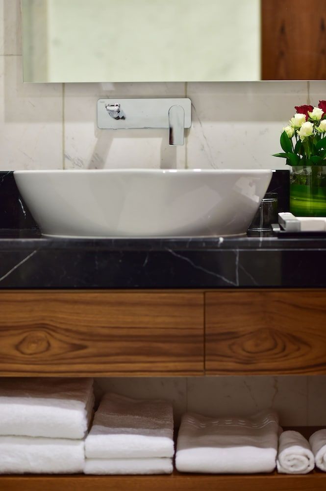 undefined The Avenue Hotel 10