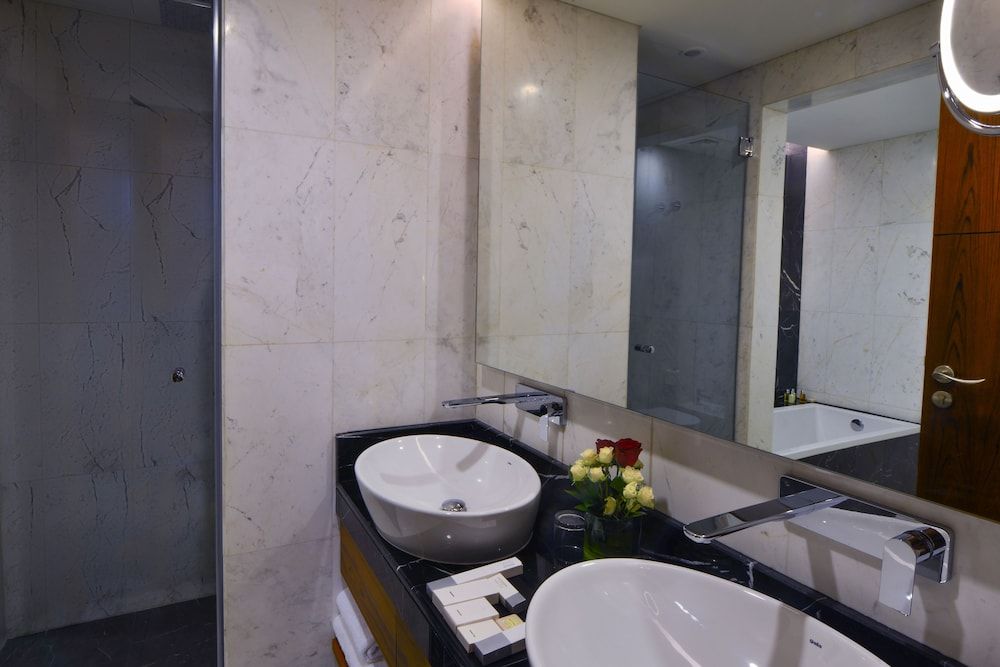 undefined The Avenue Hotel 10