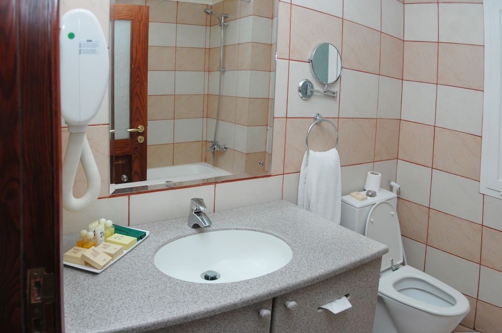 undefined Al Liwan Suites 8