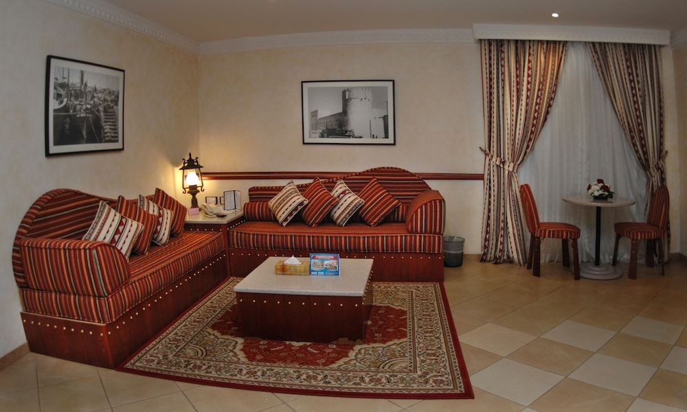 Al Liwan Suites Deluxe Suite 7