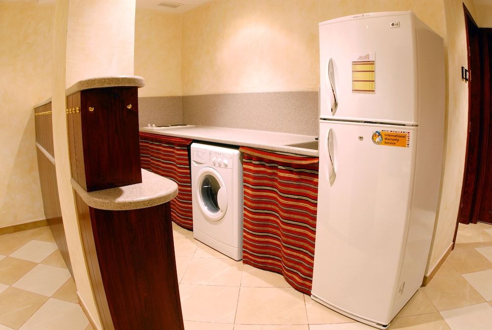 Al Liwan Suites Deluxe Suite 6