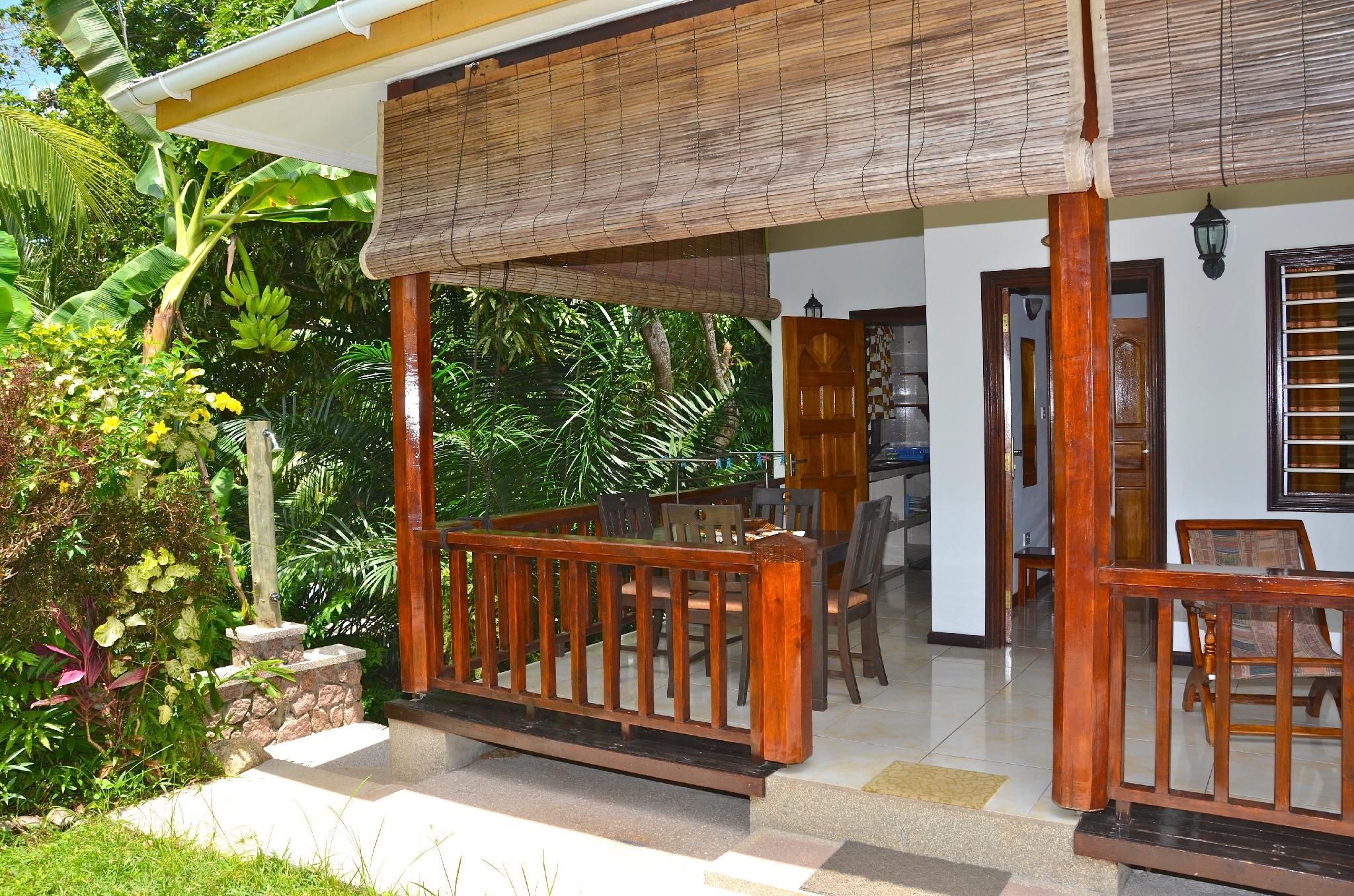 undefined Cocotier Du Rocher 2