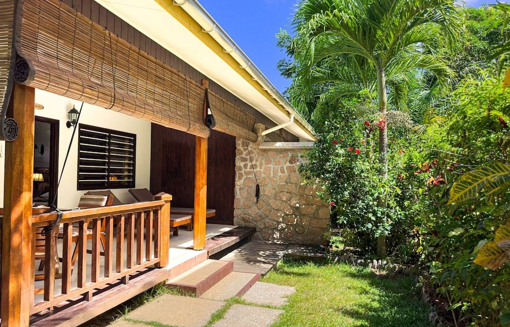 undefined Cocotier Du Rocher 3