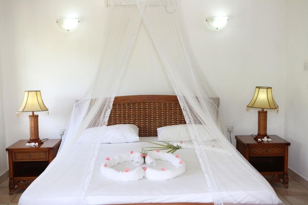 undefined Le surmer self catering chalets 10