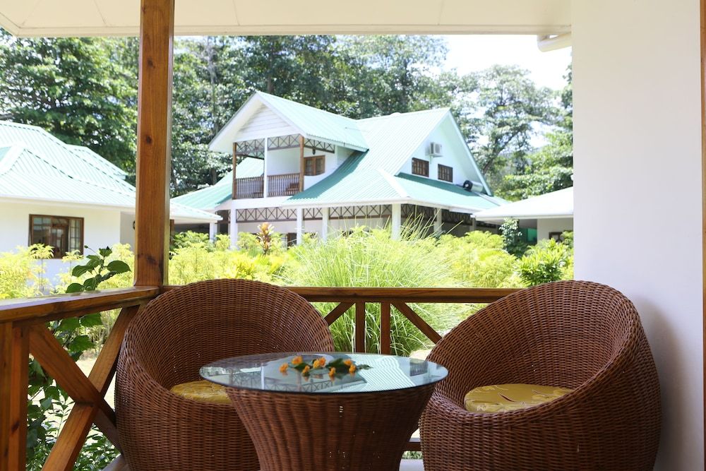 undefined Le surmer self catering chalets 6