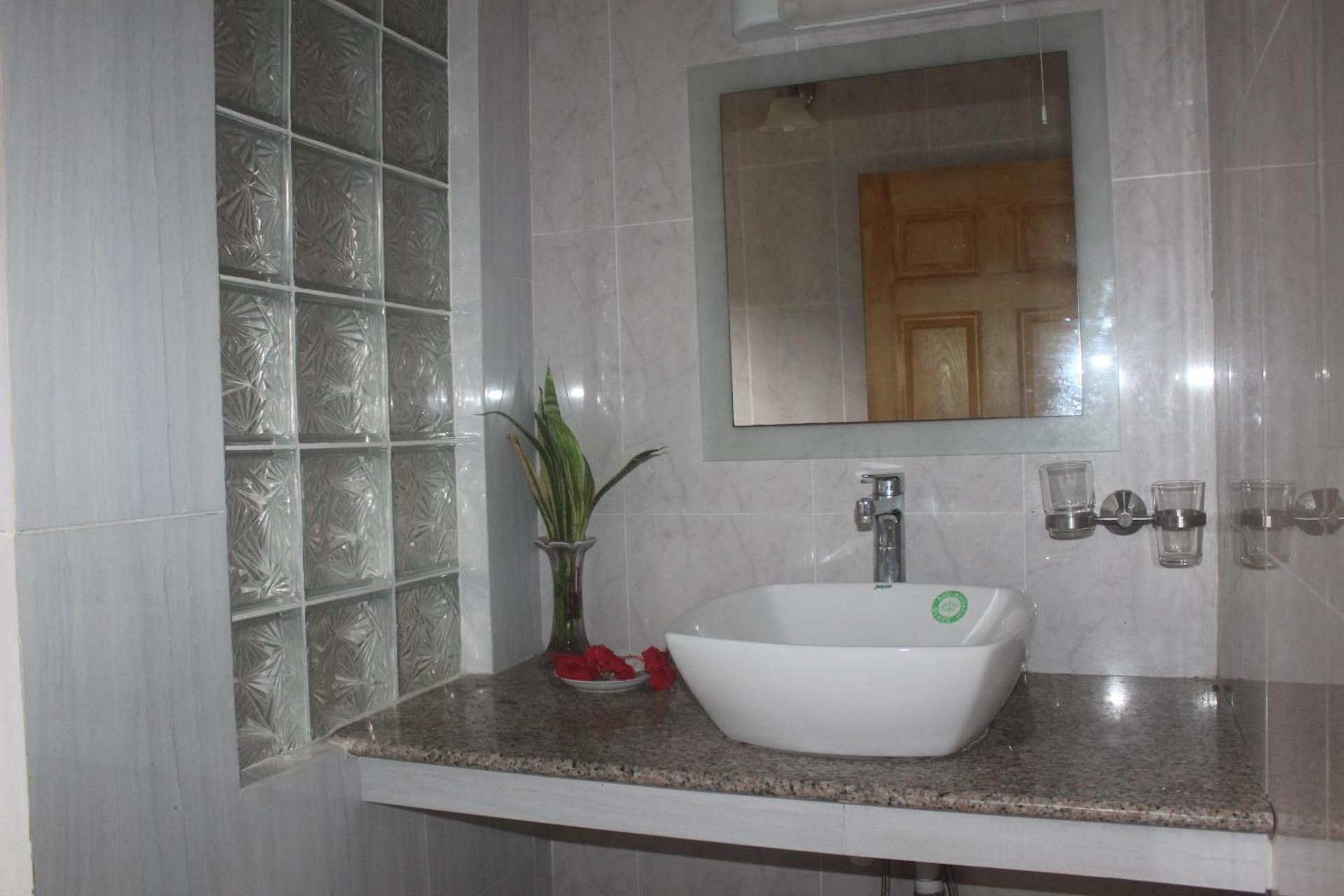 Budget room with balcony/No Interior windows