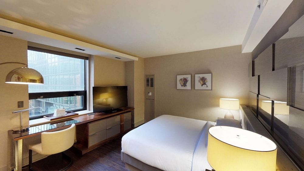 Hyatt Grand Central New York Room, 1 Queen Bed, Accessible, Bathtub