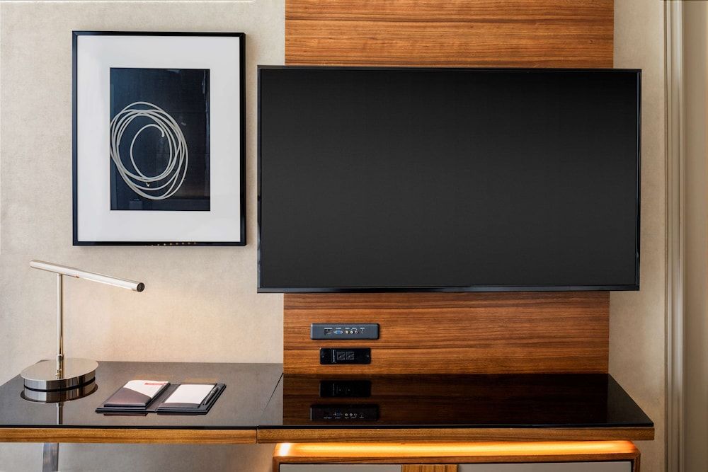 Hyatt Grand Central New York Room, 1 Queen Bed, Accessible, Bathtub 4