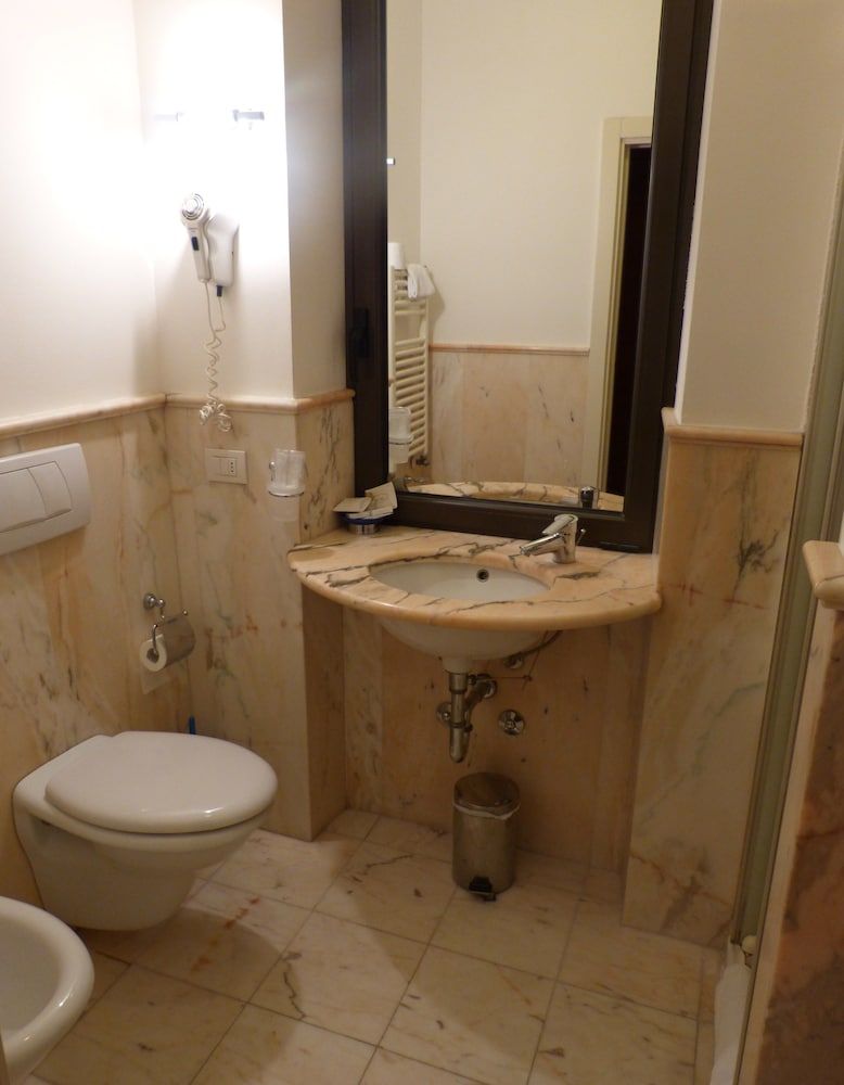 Hotel Joli Basic Triple Room 4