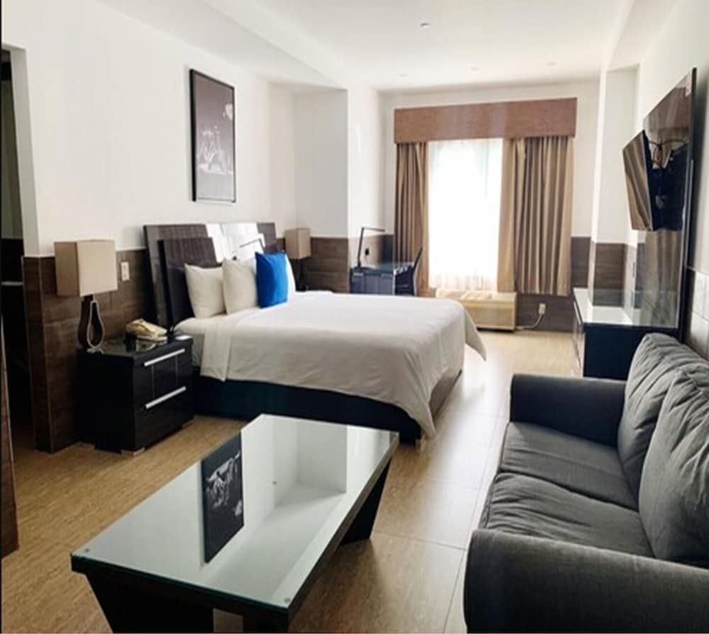 Junior Studio Suite