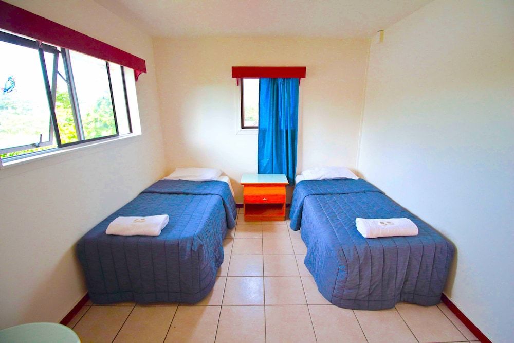 Tonga Holiday Villa Economy Twin Room, 2 Twin Beds, Shared Bathroom 3