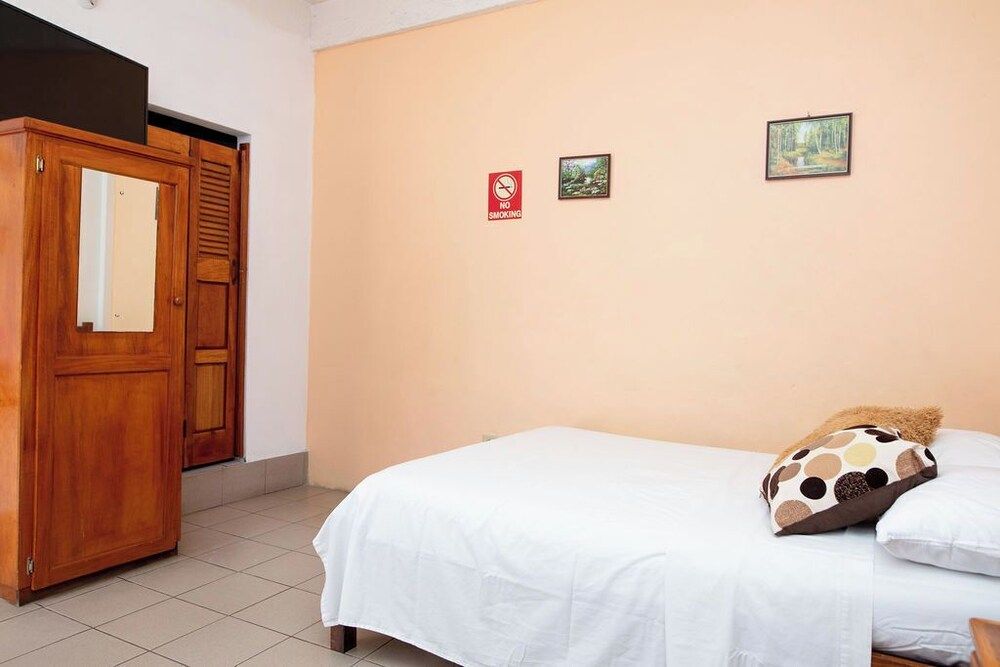 Traditional Studio, 1 Queen Bed, Non Smoking, Air conditioning