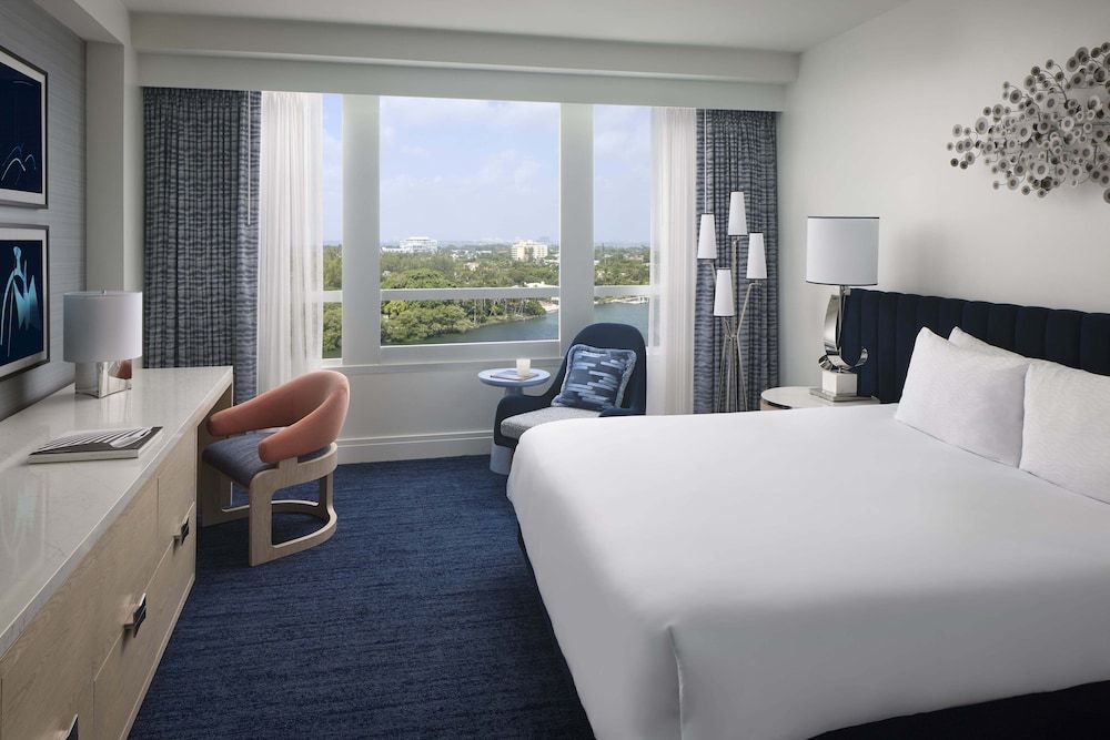 Fontainebleau Miami Beach Deluxe Bayview Room, 1 King Bed