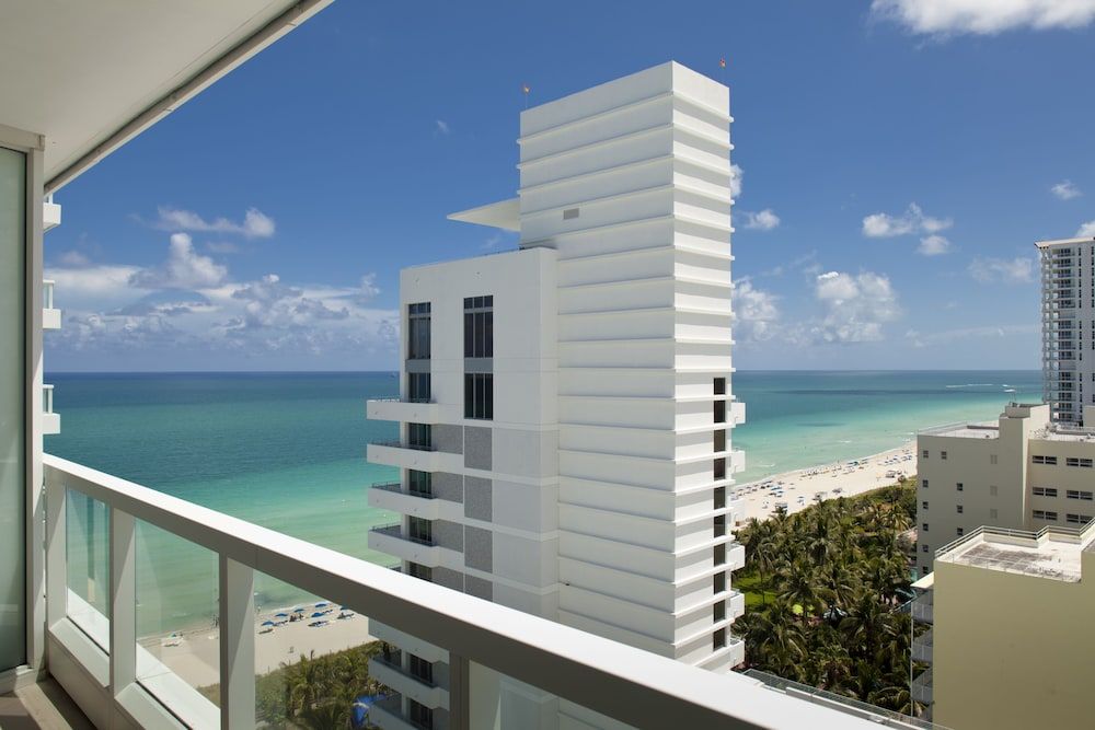 undefined Fontainebleau Miami Beach 4