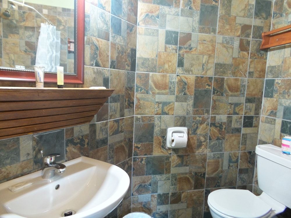 Shepherd's Inn Traditional Cabin, 1 Queen Bed, Poolside 7