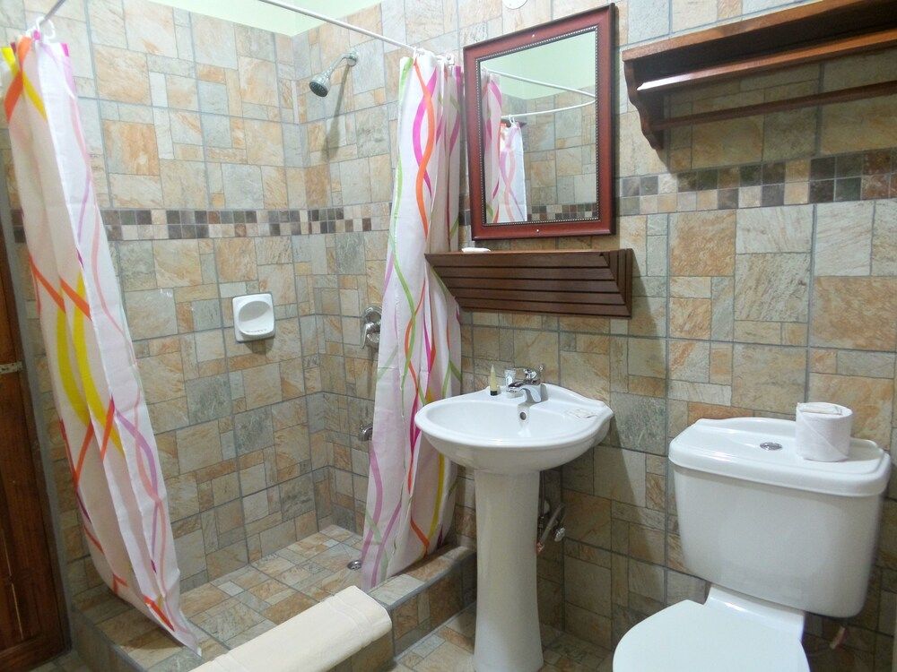 Shepherd's Inn Traditional Cabin, 1 Queen Bed, Poolside 6