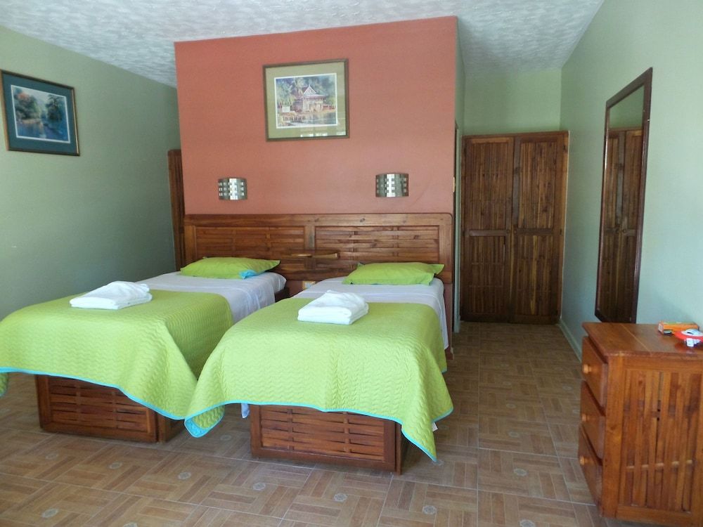 Shepherd's Inn Superior Room, Garden Area 3