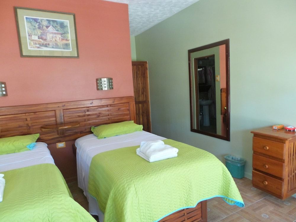 Shepherd's Inn Superior Room, Garden Area 6