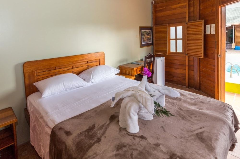 Shepherd's Inn Traditional Cabin, 1 Queen Bed, Poolside 5