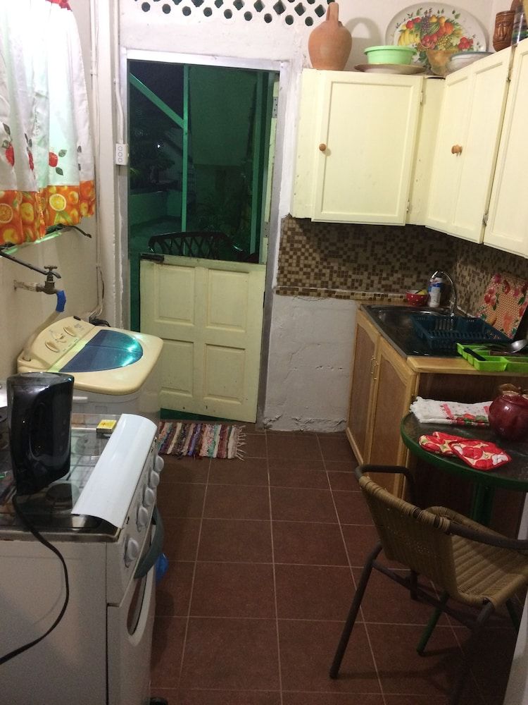 Port Lodge Jean Apartment 5