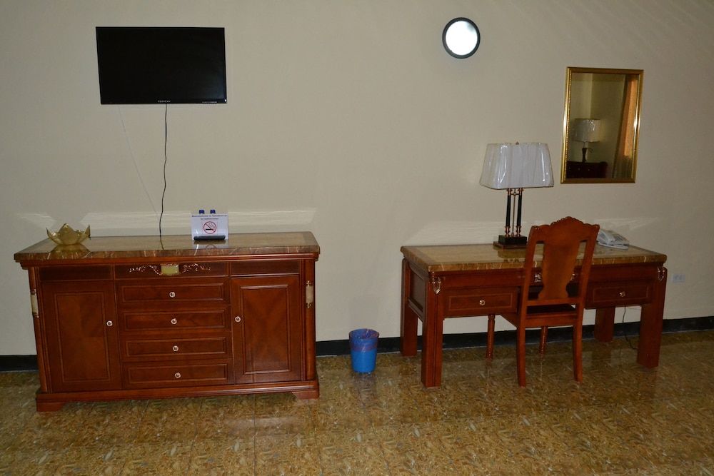 Metro Hotel Couva Deluxe Suite 2