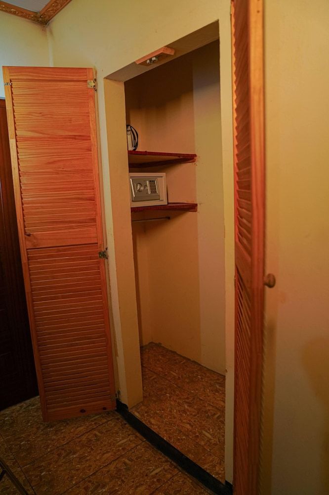 Metro Hotel Couva Penthouse 4