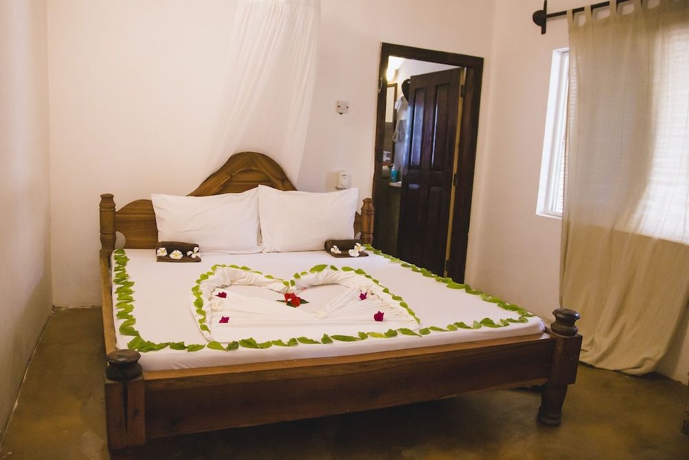 Moonshine Uroa Boutique Hotel Quadruple Room, Patio, Oceanfront