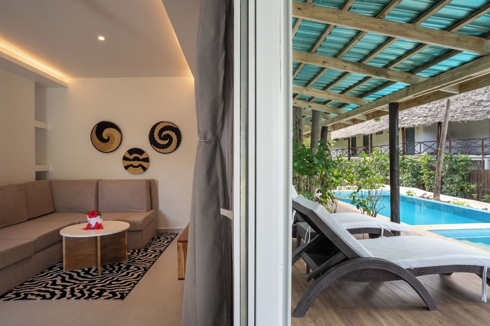 Kiwengwa Beach Resort SWIM-UP GARDEN VIEW BUNGALOW 2