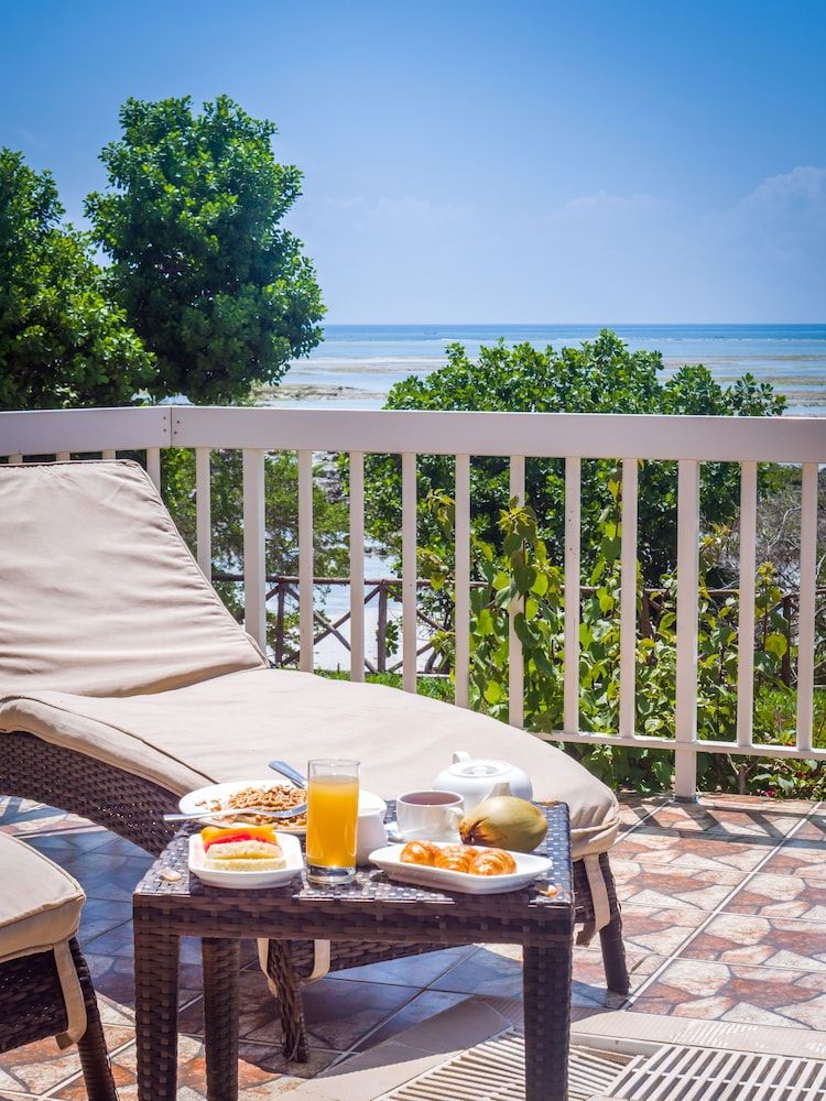 Azao Resort & Spa Deluxe Room (Deluxe Ocean View) 4