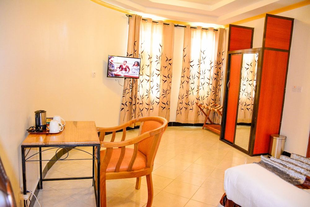 Crest Safari Lodge Deluxe Twin Room 5