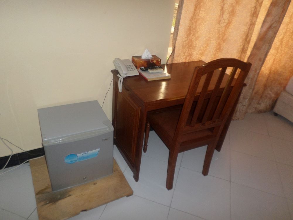 Mambosasa View Executive Hotel - Tabata Twin Room 3