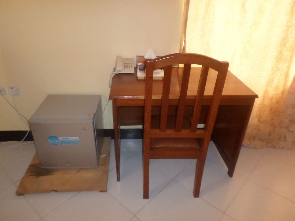 Mambosasa View Executive Hotel - Tabata Standard Double Room 5