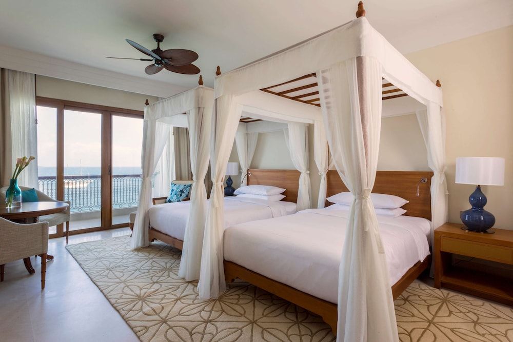 Deluxe Room, 2 Twin Beds, Balcony, Park View
