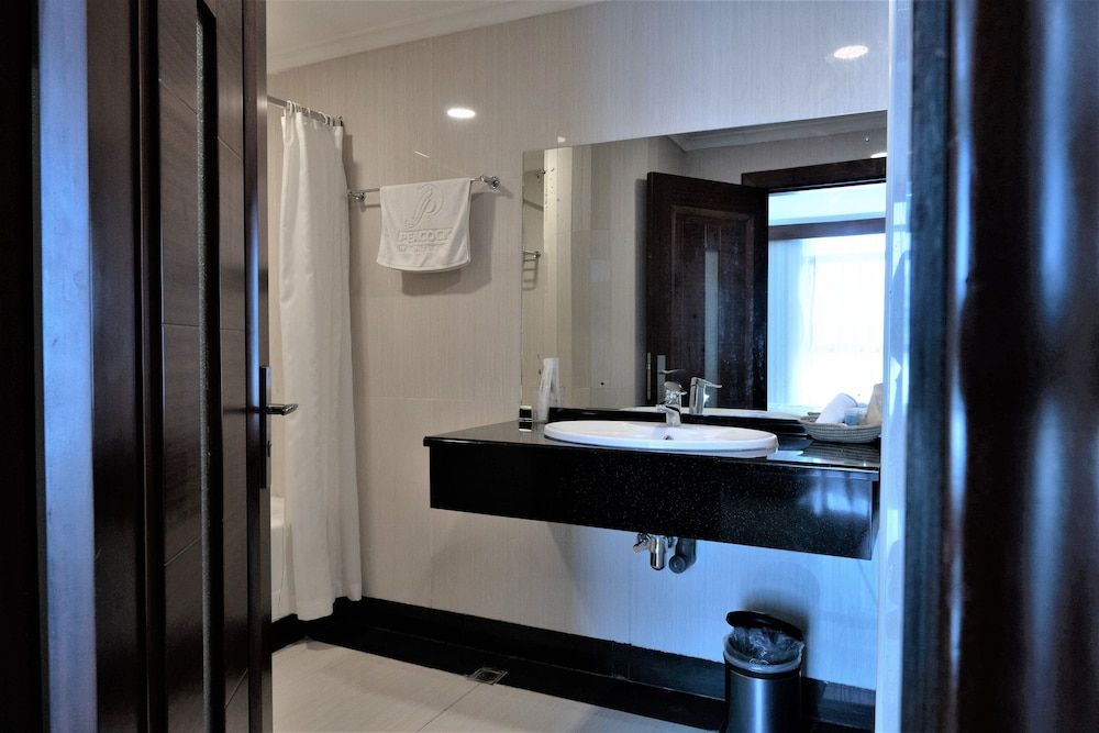 Peacock Hotel Standard Twin Room 8