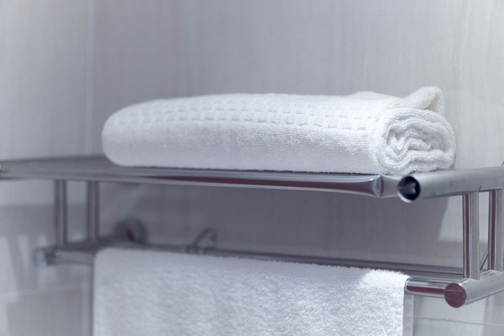 Peacock Hotel Standard Twin Room 6