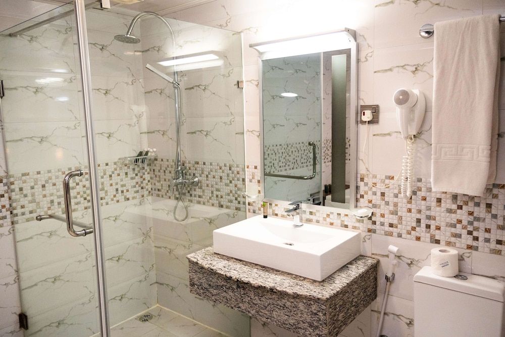 Golden Tulip Dar Es Salaam City Center Hotel Superior Room, 2 Twin Beds 9