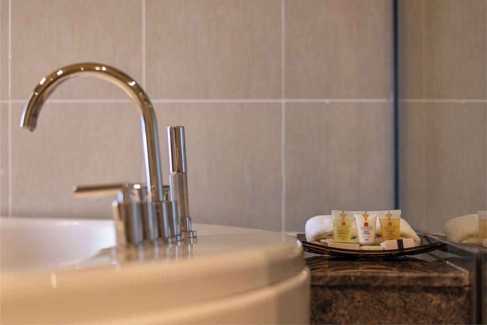 Munyonyo Commonwealth Resort Presidential Suite, 2 Bedrooms, Lake View 5