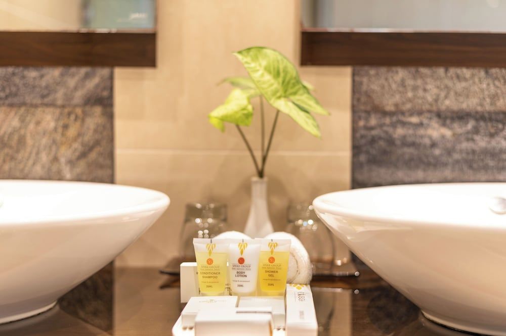 Munyonyo Commonwealth Resort Presidential Suite, 2 Bedrooms, Lake View 4