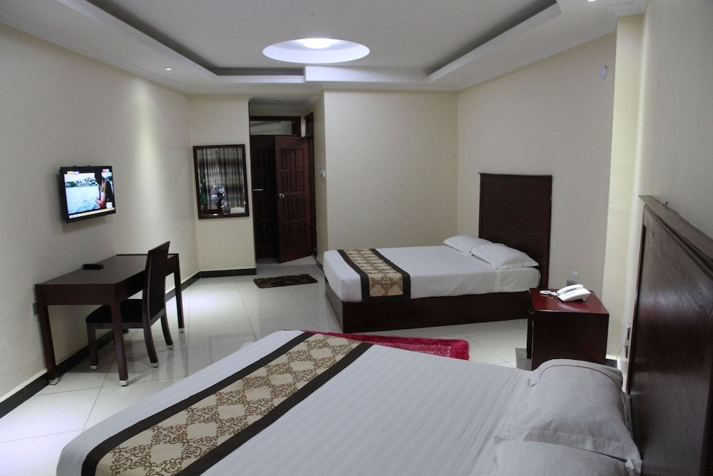 Namayiba Park Hotel Family Twin Room 7