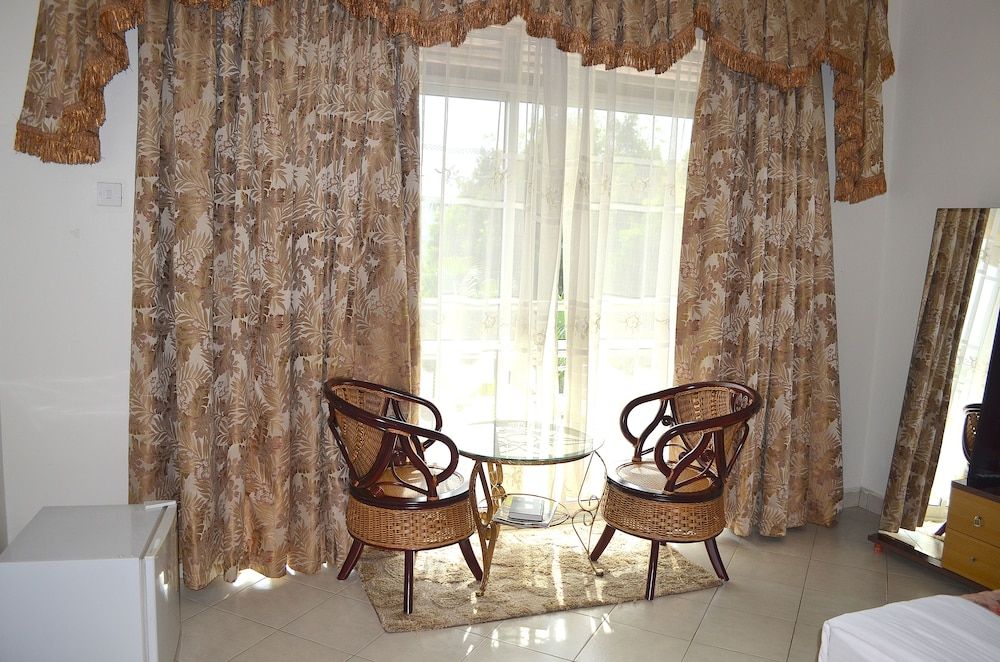 Victoria Travel Hotel Double Room, Garden View 8