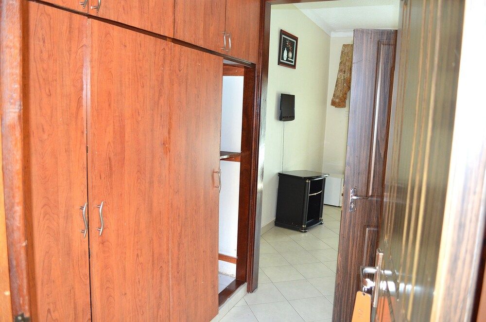 Victoria Travel Hotel Double Room, Garden View 10