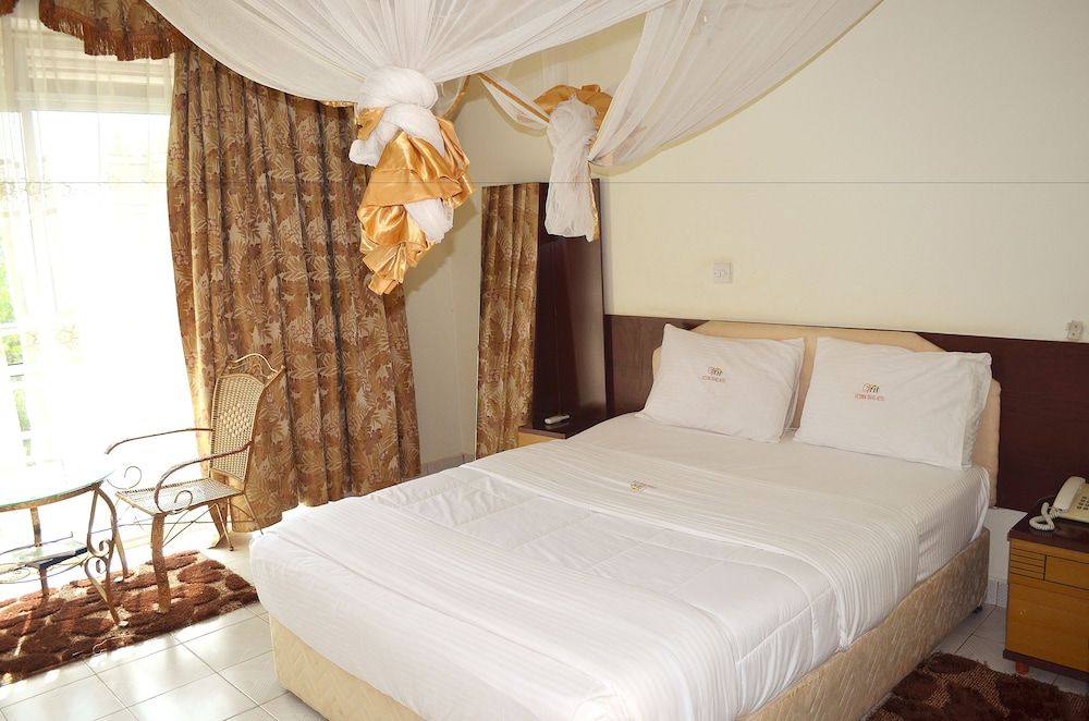 Victoria Travel Hotel Deluxe Double Room, Garden View 6