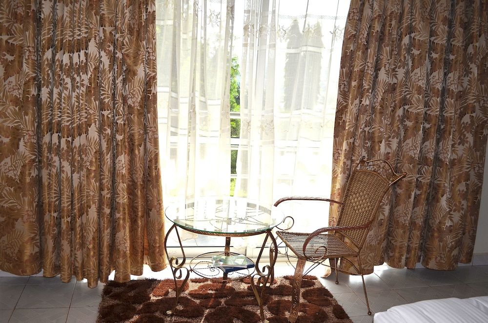 Victoria Travel Hotel Deluxe Double Room, Garden View 3