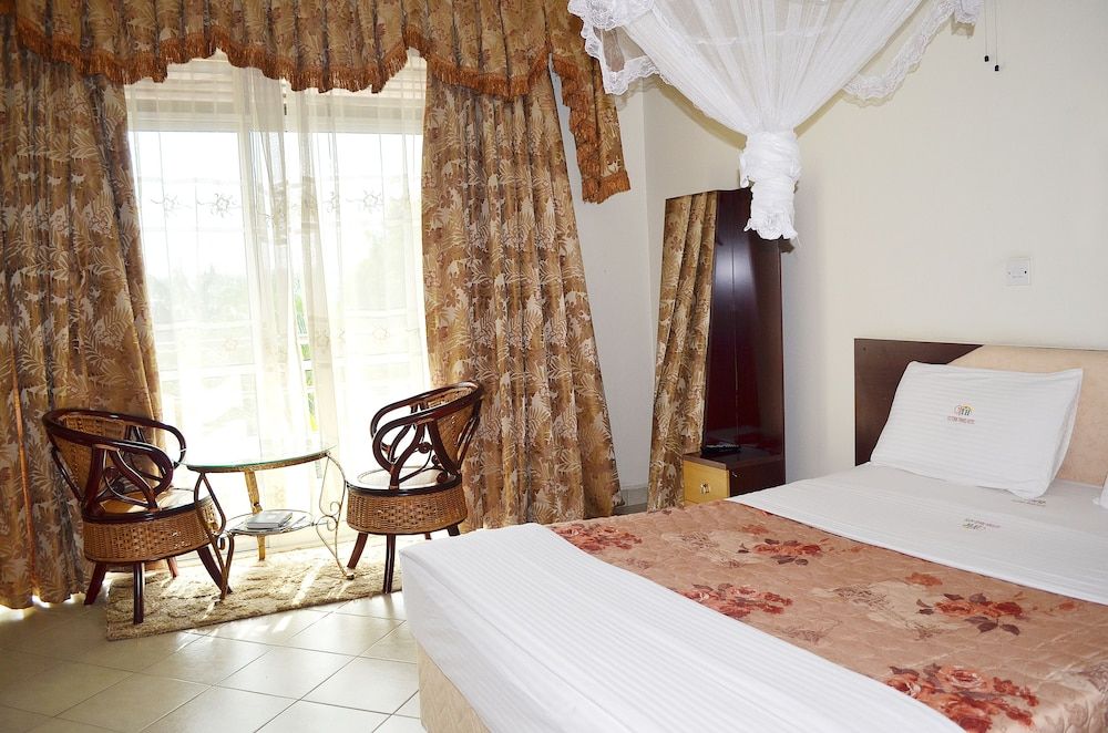 Victoria Travel Hotel Deluxe Double Room, Garden View 5