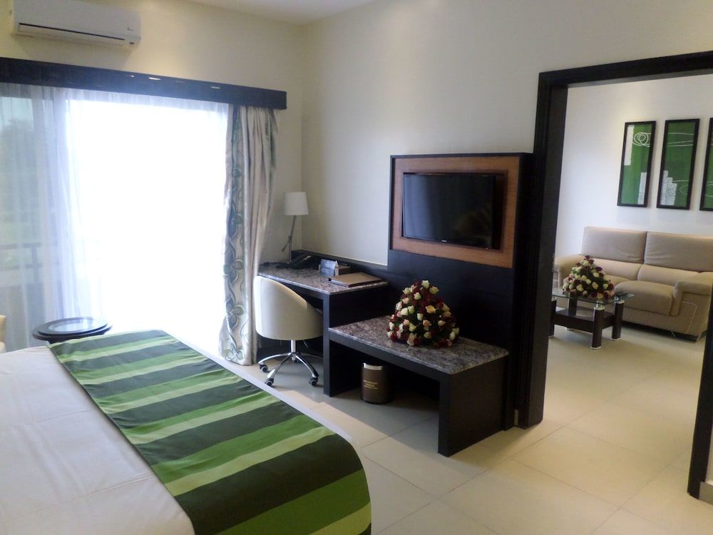 Best Western Premier Garden Hotel Entebbe Junior Suite, 1 King Bed (Separate Living Room) 6